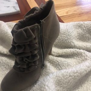 High heel boots